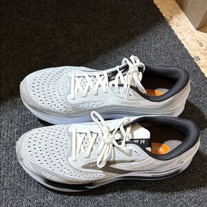 Brooks Adrenaline GTS 24 Running Shoe Men’s Size 13